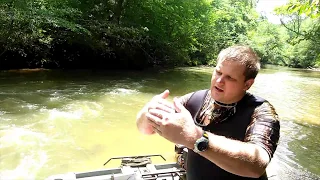 How a sluice box on a suction gold dredge works.