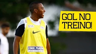 Robinho marca gol em seu primeiro treino