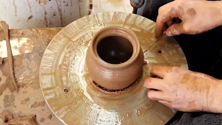 How to Throw Honey,Garlic,and Jam Pots on the Potters Wheel