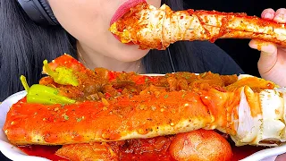 ASMR Giant King Crab Seafood Boil Drenched in Smackalicious Sauce *NO TALKING* | ASMR Phan