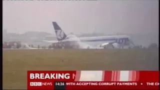 A Boeing 767 of Polish LOT airlines makes an emergency Crash landing at Warsaw airport