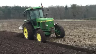 John Deere 4240 Ploughing