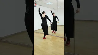 Cómo mover brazos y manos flamencas al bailar flamenco: braceos rumba flamenca marcaje básico