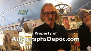 Nirvana's "Nevermind" producer & Garbage drummer Butch Vig signing autographs ('17)