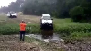 Toyota 4-runner vs Nissan Pathfinder off road 4x4