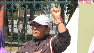 Familiares y compañeros de los 43 de Ayotzinapa protestan frente al Campo Militar Número Uno