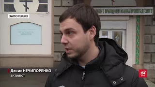 Благали на колінах: обурливі подробиці від батьків дитини, яку відмовилися відспівати в УПЦ МП