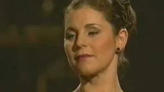 Helen Sjöholm - Nu blåser vi ut ljusen, stolta stad (Berwaldhallen 2004)