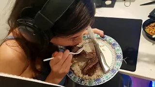 FEDMYSTER Fed feeds poki his meat