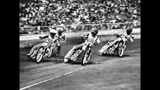 Michael Lee passing the great Bruce Penhall