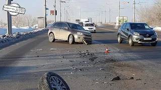 19.02.2021 - ДТП в Ижевске. Столкнулись Opel Antara, Reanult и микроавтобус Ford Transit