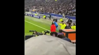 payet se prend une bouteille a lyon !