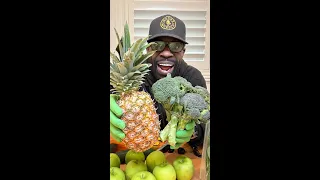 Kali Muscle Live ❤️ | Juicing Pineapple & Apples