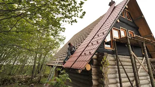 Off Grid LOG CABIN Build / BUILDING ROOF Was Not Easy, But Now it's DONE (S3 Ep9)