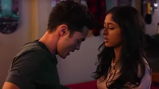 Hollywood Kissing Scenes Devi and Paxton Maitreyi Ramakrishnan and Darren Barnet