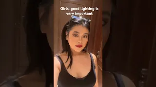 Girls, good lighting is very important!!!