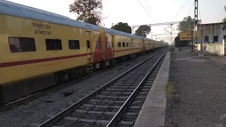 At full speed🔥Old days when Patliputra-Chandigarh Superfast used to run with ICF coaches.Beast WAP4