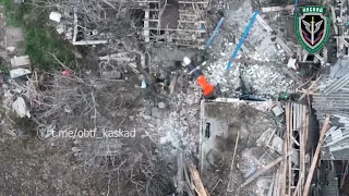 Бойцы ОБТФ ДНР "Каскад" выкуривают ВСУ с их позиций в Павловке