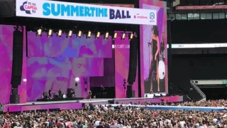 Dua Lipa - Hotter than hell - Summertime Ball 2017