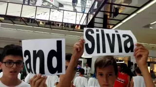 Flash mob degli studenti del Gullace per le vittime del terremoto (2)