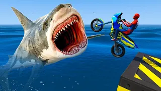 Spiderman Motorbike Race. Shark Challenge Jump With Superheroes