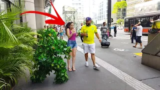 Bushman Prank : Scaring the Brazilian pretty ladies. Awesome reactions