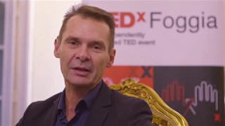 Massimo Delledonne presenta il suo talk al TEDxFoggia 2018