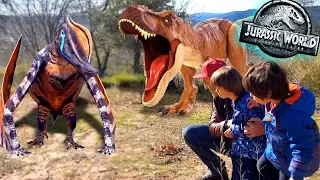 EL T-REX SUPERCOLOSAL de JURASSIC WORLD y los PTERANODONES 😈😱DANI y EVAN con Dinosaurios voladores