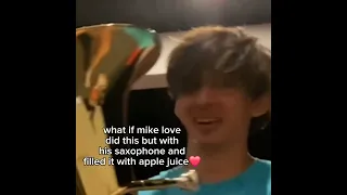 LMAOOOO TUBA WATER AND SAXOPHONE APPLE JUICE #thebeachboys #mikelove #flamingo #albert