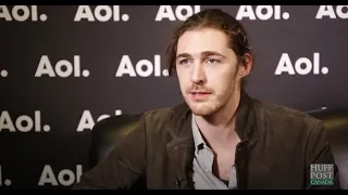 Hozier Compares Syrian Refugees To Irish Immigrants ( с субтитрами)