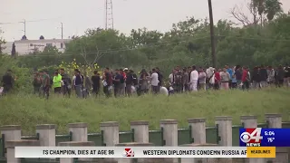 CBS 4 News at 5 Surge of migrants in Brownsville