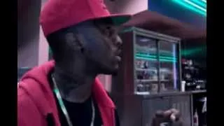 Battle Rapper Daylyt talks shit to waitress in Chicopee, MA