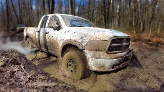 DODGE RAM 5.7 HEMI vs NISSAN PATROL vs TOYOTA 70 vs NIVA [MUD OFF Road]