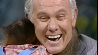 JOHNNY CARSON INTERVIEW  jOAN EMBERY JOHNNY KISSING Orangutan Feb 28 1978