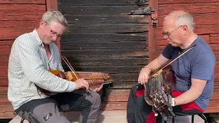 Avskedsgånglåt av Eric Sahlström med Torbjörn Näsbom och Anders Mattsson på nyckelharpa