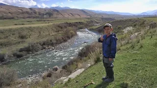 Ловим форель в горной реке. Рыболовный Тур.