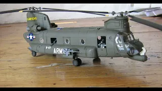 Italeri 054 - Boeing/Vertol ACH-47A Chinook Gunship - United States Army - 1/72 version A