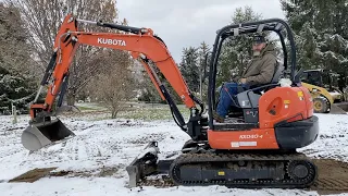 How to operate a Kubota excavator!