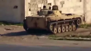 Сирия Бармалей снимал на видео БМП САА и тут его заметил наводчик боевой машины