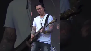 M.I.A Solo by Avenged Sevenfold (live)