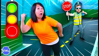 Ultimate RED Light GREEN Light Challenge! Boys Vs Girls Fun Kids Game!