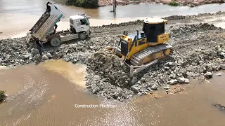 Nice Incredible Making Long Road,Bulldozer SHANTUI Push Big Stone to Water with 5Ton Unloading Stone