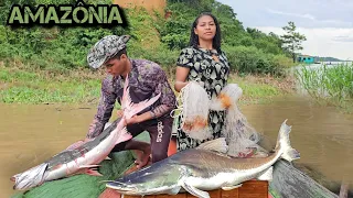 PESCA RIBEIRINHA de Peixe FERA a Pesca mais PERIGOSA DA AMAZÔNIA