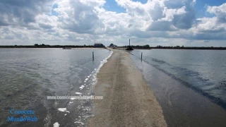 ¡CONOCE la Carretera que Aparece y Desaparece en el Mar! | AtomClic