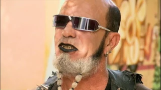 Achamos no Brasil homem que parece um vampiro