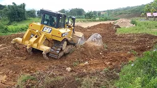 #CATD6R2 #bulldozer trying to remove massive rock in the middle of the road.