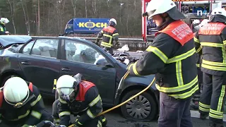 Mann bei Auffahrunfall auf der A1 bei Engter schwer verletzt