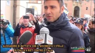 ALESSANDRO DI BATTISTA CON IL MOVIMENTO 5 STELLE  IN PIAZZA A RIETI CENTRO D'ITALIA