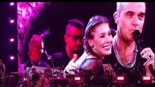 Robbie Williams "Something Stupid" - Melbourne (25 Feb 2018) (Veronica)