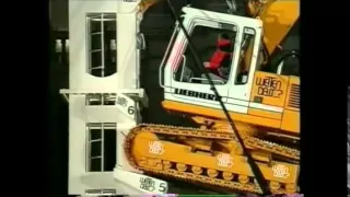 Liebherr Excavator Climbs Vertikal